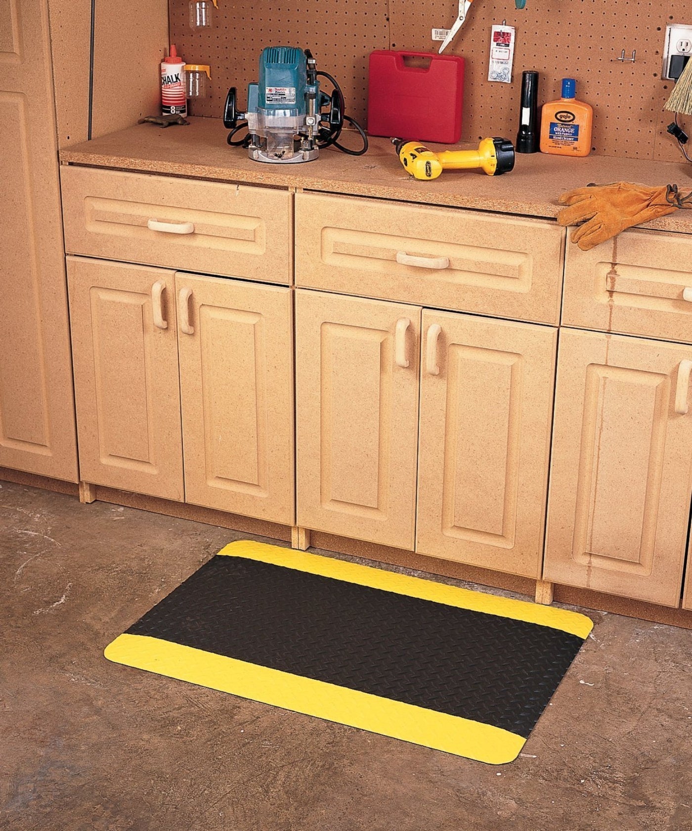 Wearwell Diamond-Plate SpongeCote UltraSoft Mat, 3' Width x 75' Length x 15/16" Thickness, Black/Yellow - 414.1516x3x75BYL